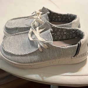 Women’s size 9 Hey Dudes